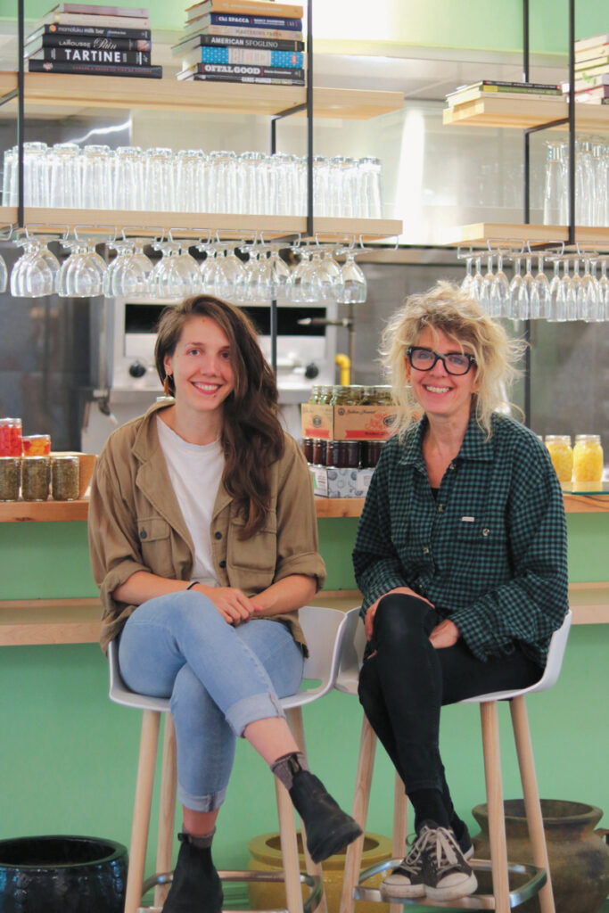 Talia et sa mère Trudie, les deux femmes au coeur du projet Conserve. Photo fournie