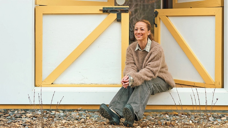 Karine et La maison jaune. Photo fournie